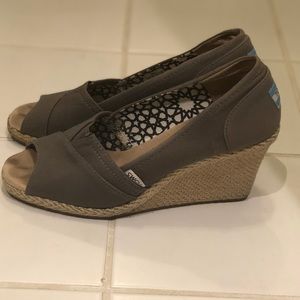 Women’s Gray Toms Peep Toe Canvas Wedges-Sz 9W